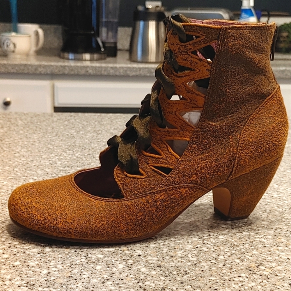 Anthropologie leather retro style ankle boots by Gee Wawa 9
